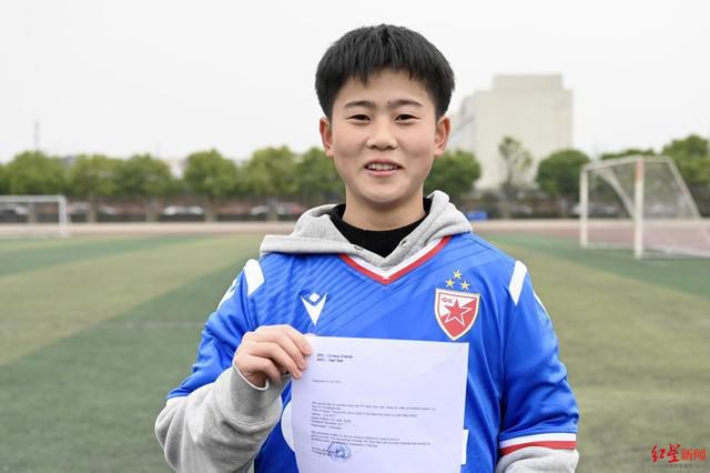 邓布利多了解仅凭他一人之力，将无法阻止格林德沃，于是他委托魔法动物学家纽特·斯卡曼德（埃迪·雷德梅恩 饰）带领一支精良的团队——成员包括男巫、女巫及一位勇敢的麻瓜面包师，来共同执行这项危险任务